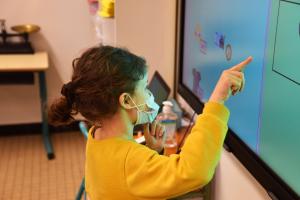 Présentation des écrans numériques interactifs à l'école Sand Daudet