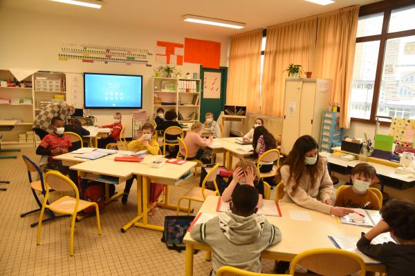 Présentation des écrans numériques interactifs à l'école Sand Daudet