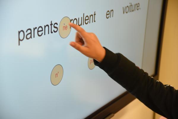 Présentation des écrans numériques interactifs à l'école Sand Daudet