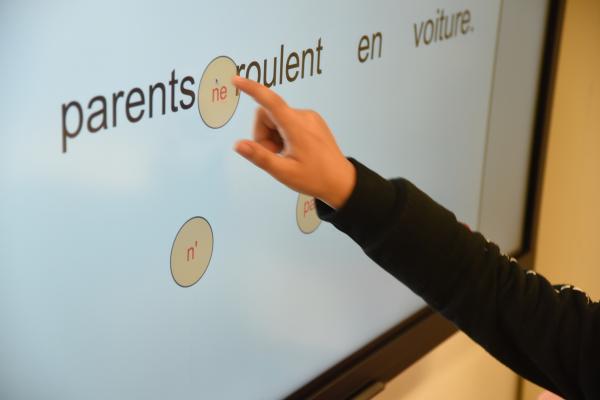 Présentation des écrans numériques interactifs à l'école Sand Daudet