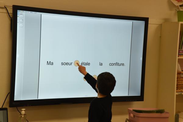 Présentation des écrans numériques interactifs à l'école Sand Daudet