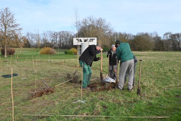 Plantation d'une micro forêt au Parc de Loisirs