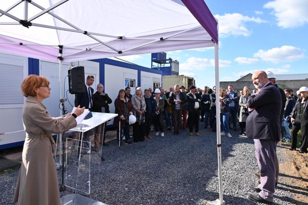 Inauguration de la première pierre de la future cuisine centrale