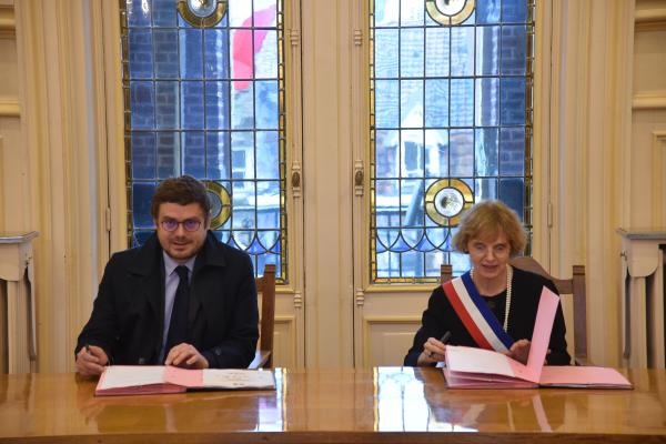 Signature de la labellisation par les représentants des services