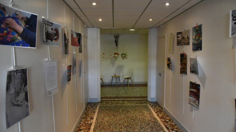 Photo de l'exposition dans le hall de la mairie 