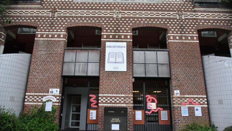 Bibliothèque municipale de Loos. 